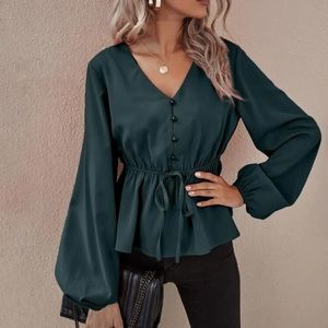 Cinched waist long sleeve blouse, size medium